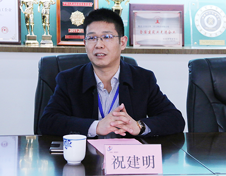 星空体育(StarSky Sports)官方网站总经理祝建明介绍公司安全生产管理工作情况