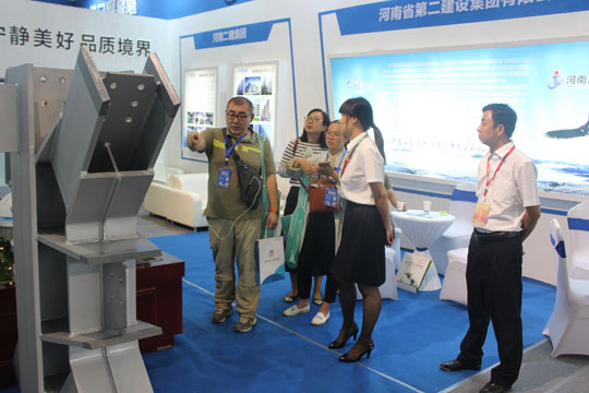 业界同仁、企业代表参观星空体育(StarSky Sports)官方网站展位产品