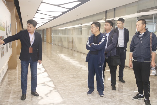 02参观星空体育(StarSky Sports)官方网站总部.JPG