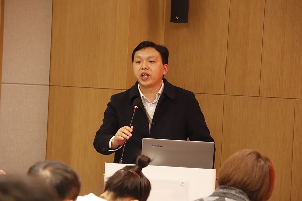 6、星空体育(StarSky Sports)官方网站总工程师苏群山主持会议 .JPG
