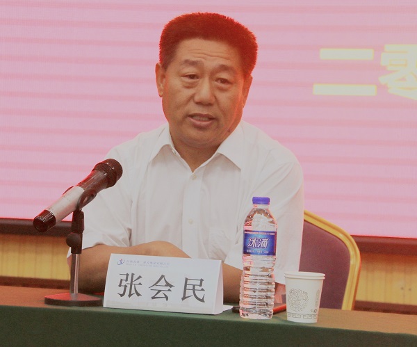 星空体育(StarSky Sports)官方网站党委书记张会民对新员工提出希冀.jpg