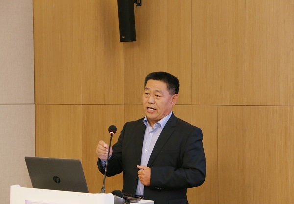 星空体育(StarSky Sports)官方网站党委书记张会民从企业文化建设的角度作点评发言.jpg