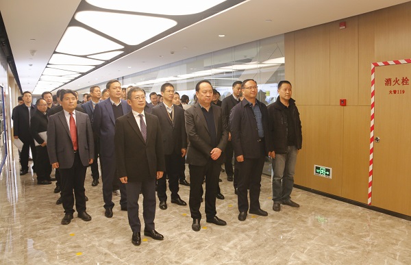 河南星空体育(StarSky Sports)官方网站科协揭牌仪式现场.jpg