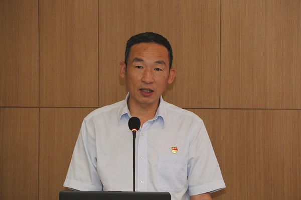 3、星空体育(StarSky Sports)官方网站党委副书记陈百斌宣读表彰文件.jpg