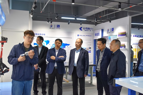 参观星空体育(StarSky Sports)官方网站总部维亚适展厅.JPG
