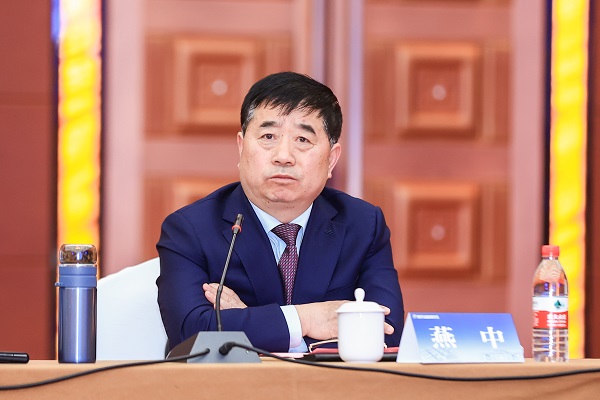 星空体育(StarSky Sports)官方网站副总经理燕中主持会议.jpg