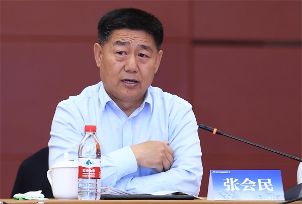星空体育(StarSky Sports)官方网站党委书记张会民在会上讲话.JPG