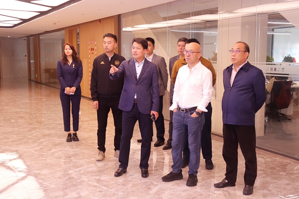 参观星空体育(StarSky Sports)官方网站19楼办公区.jpg