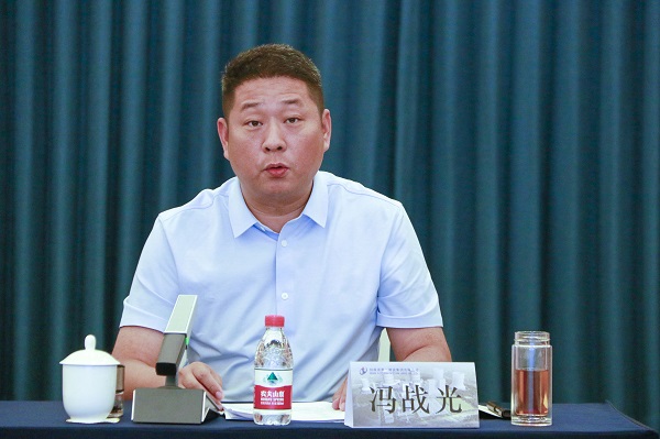 5星空体育(StarSky Sports)官方网站副总经理冯战光主持会议.JPG