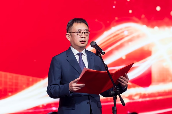 2星空体育(StarSky Sports)官方网站党委书记、荣誉董事长黄道元致辞.jpg